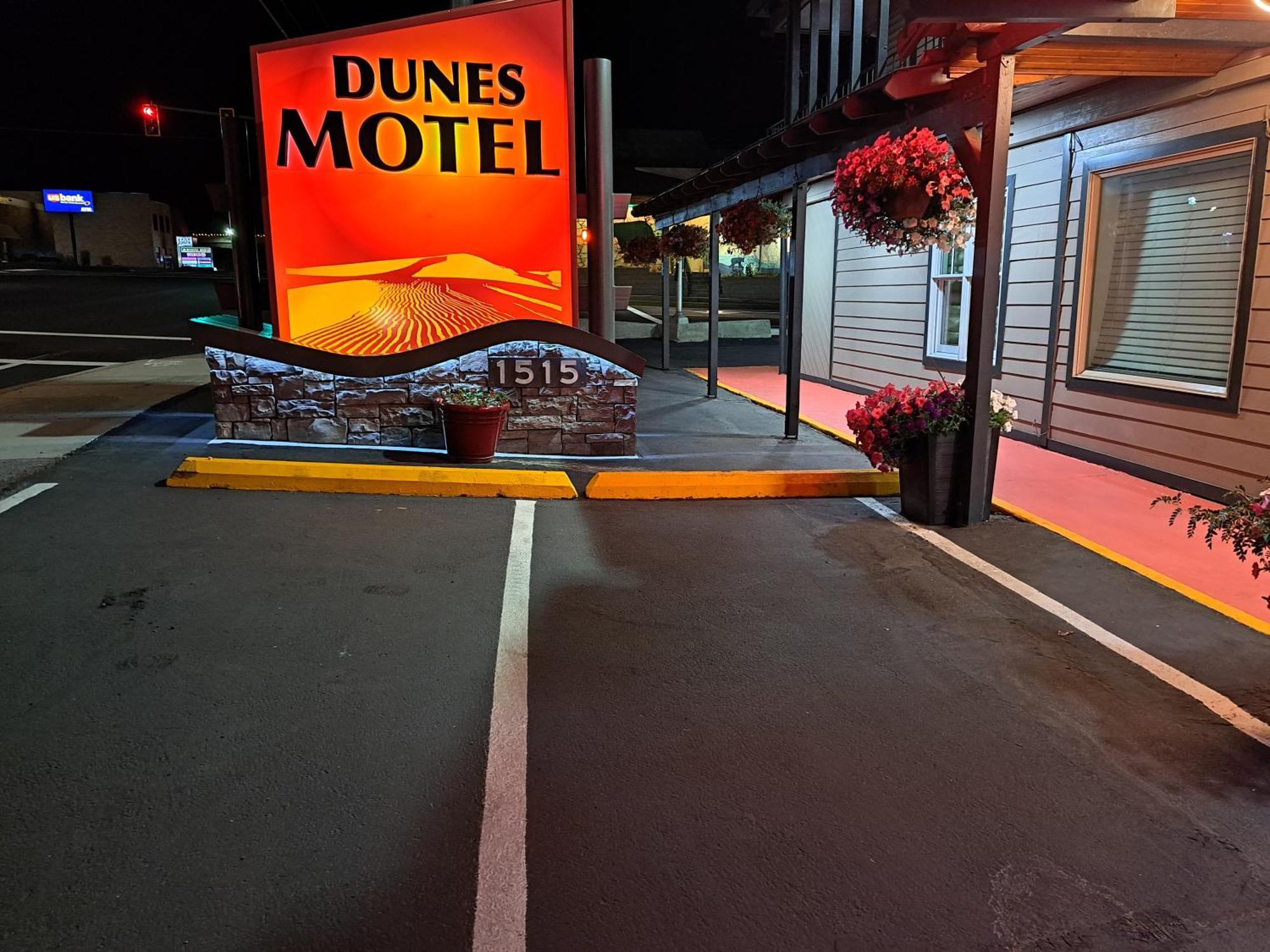 Dunes Motel - Bend Exterior photo